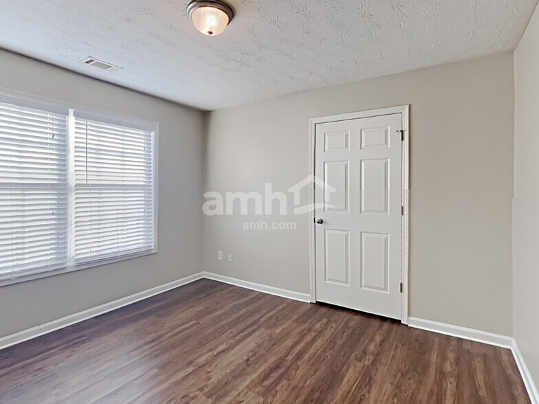 Building Photo - 1558 Great Shoals Cir