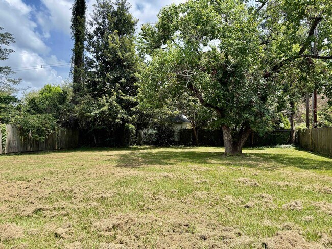 Building Photo - 6937 N Rothmer Dr