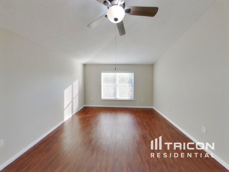 Building Photo - 9297 Oak Grove St