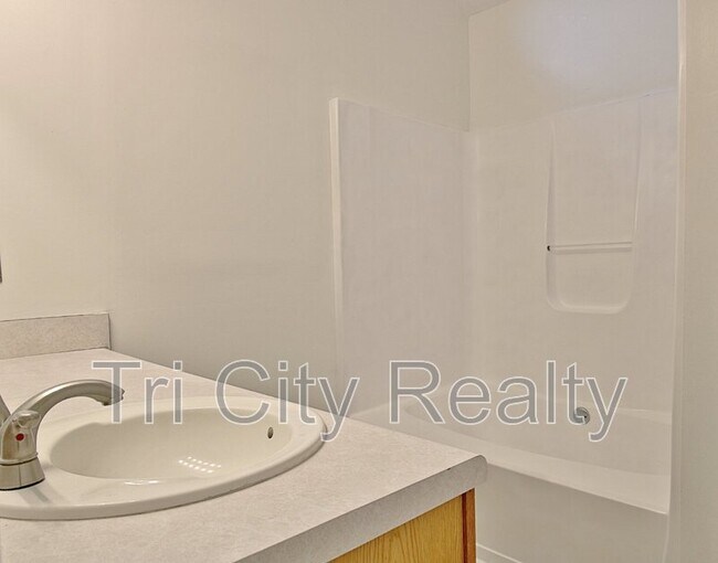 Building Photo - 350 Cobbler Dr