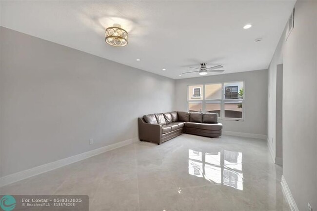 Building Photo - 2400 NE 33rd Ave