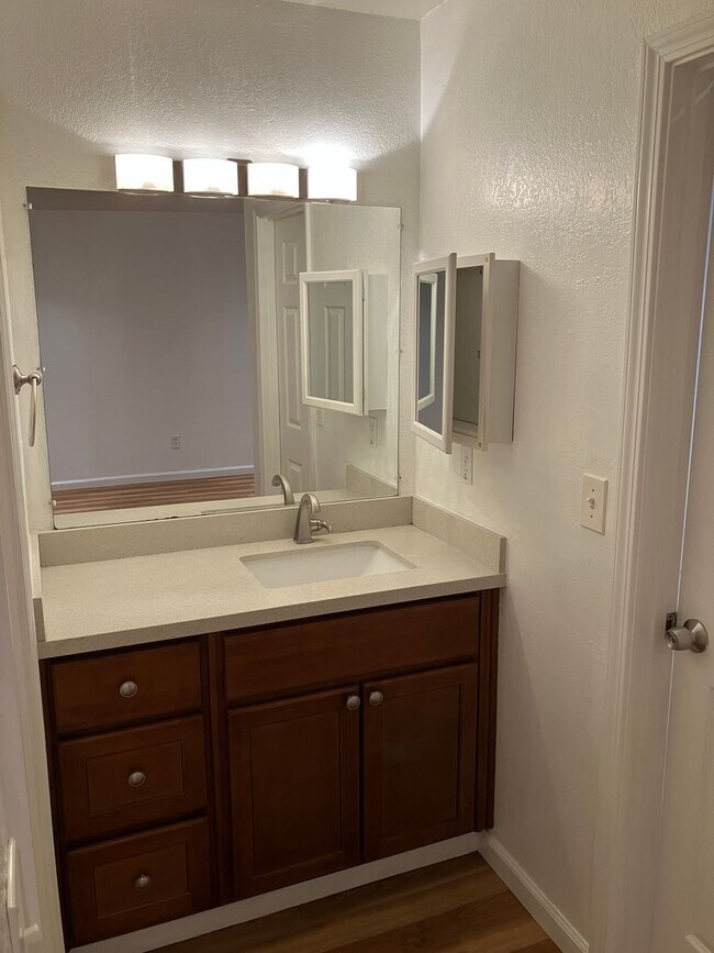 Building Photo - 1716 Sylvan Ave