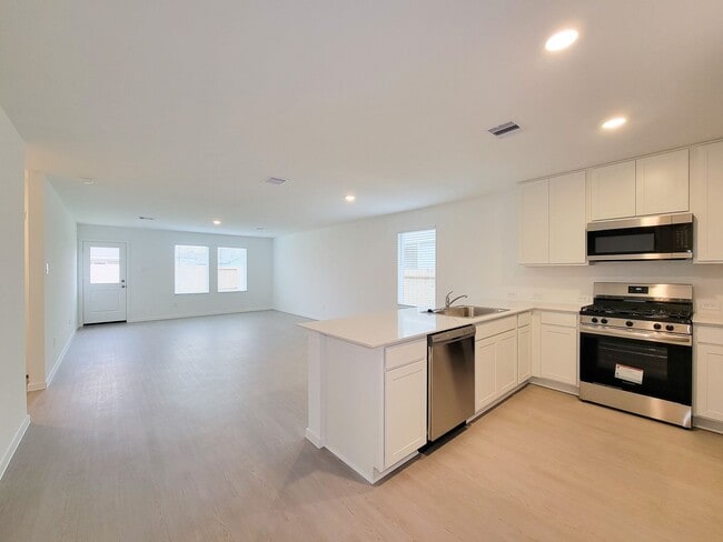 Building Photo - This lovely single-level home showcases a spacious open floorplan shared between the kitchen, din...