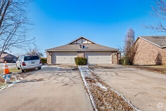 Building Photo - N Cassius Ln Duplex