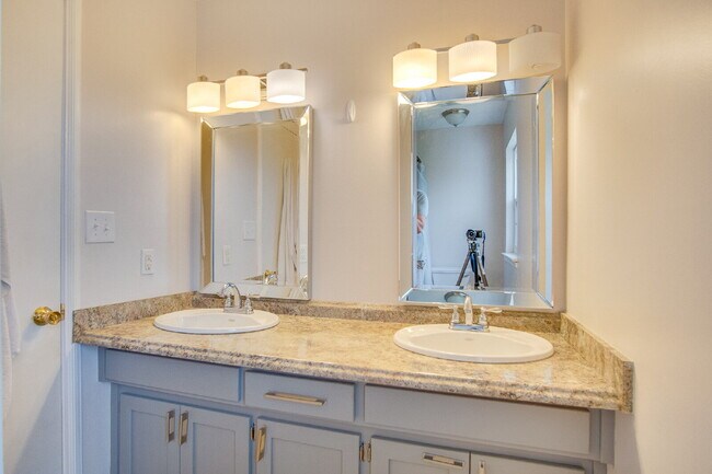 Building Photo - Pool Home with Office, Two Primary Suites ...