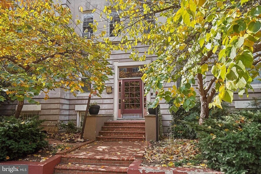 Building Photo - 1332 15th St NW