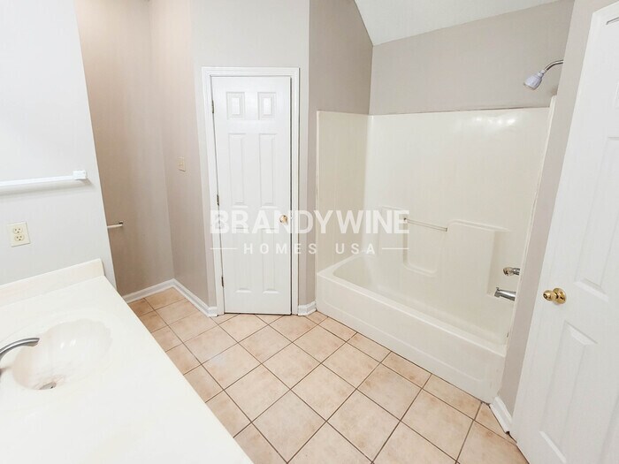 Building Photo - 4431 Grand Pyramid Dr