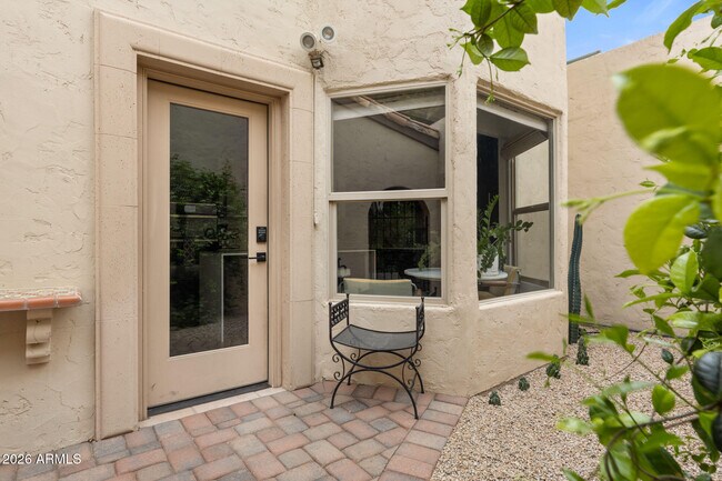 Building Photo - 6701 N Scottsdale Rd
