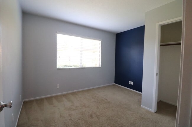 Building Photo - Rice Ranch Condo