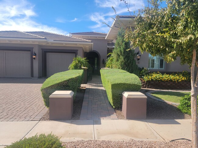 Building Photo - Captivating 5bd 4.5 bth in chandler