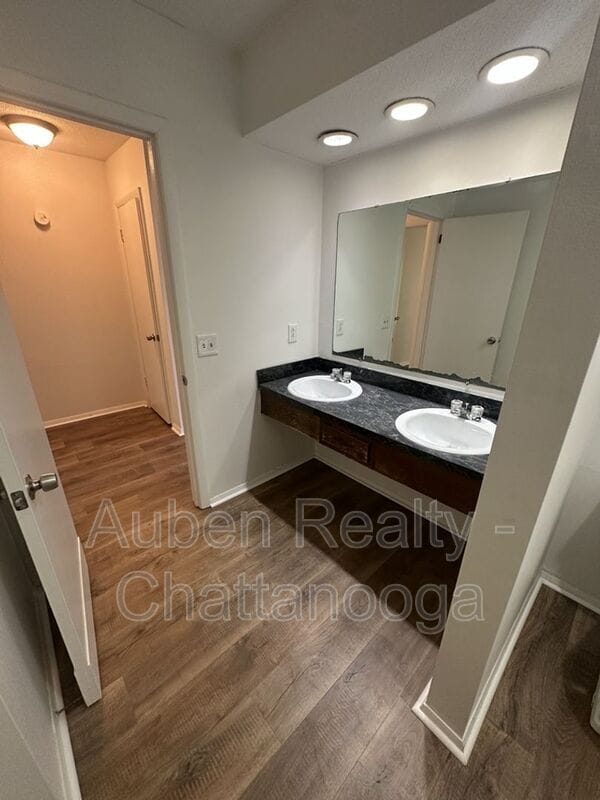 Building Photo - 505 Mountain Ridge Rd