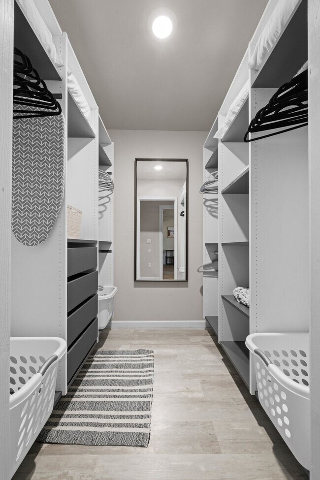 Building Photo - 4717 Edith St