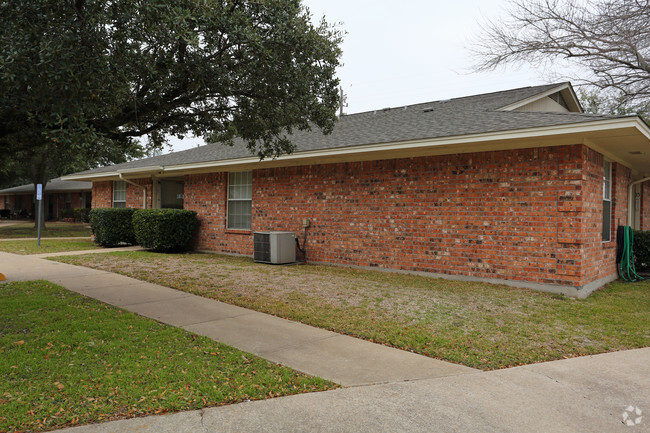 Building Photo - Crystal Falls Village