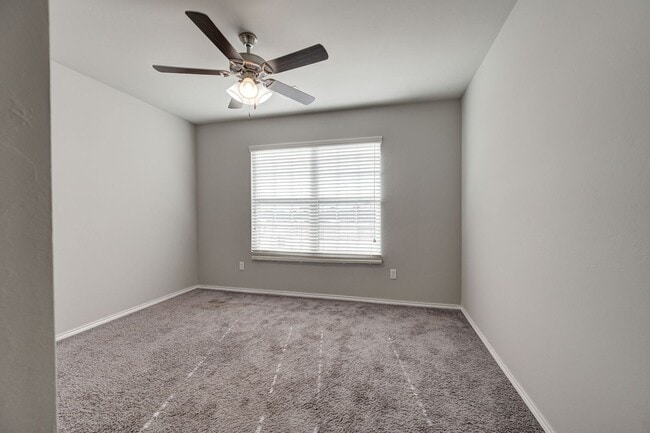 Building Photo - Gorgeous 4 Bed 2 Bath Home in Heart Of Mustang!!