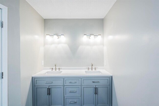 Building Photo - 204 Wilson Ave