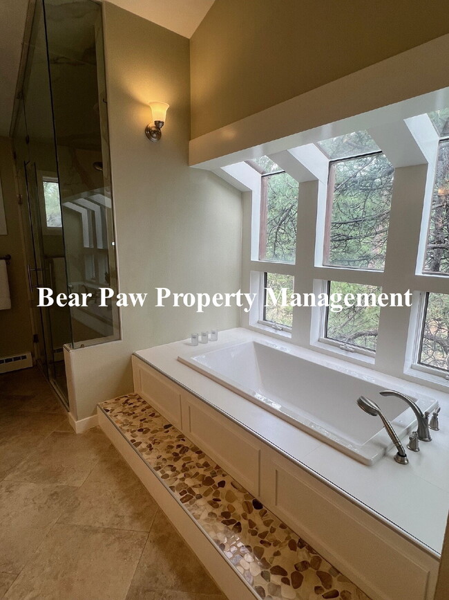 Building Photo - Beautiful Home in Genesee!