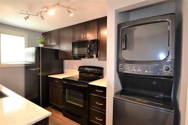 Building Photo - 2626 North Blvd