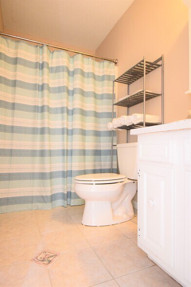 Building Photo - 617 Plymouth Dr