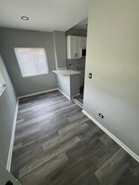 Building Photo - 3320 W Polk St