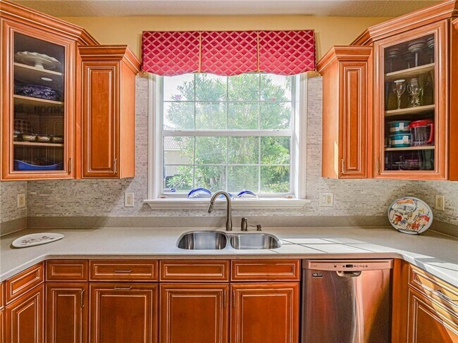 Building Photo - 5873 Pine Ridge Cir