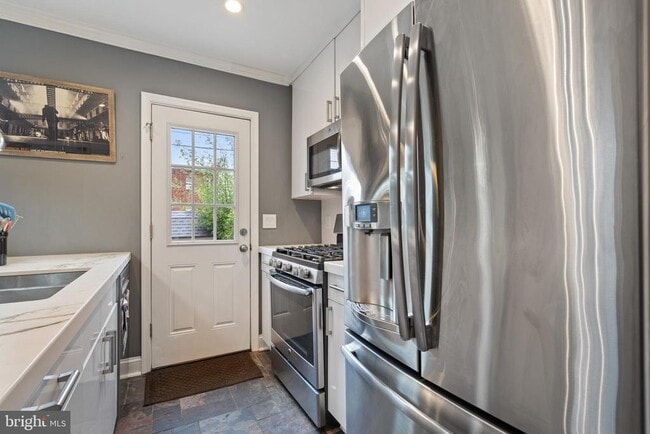 Building Photo - 5054 8th St NE