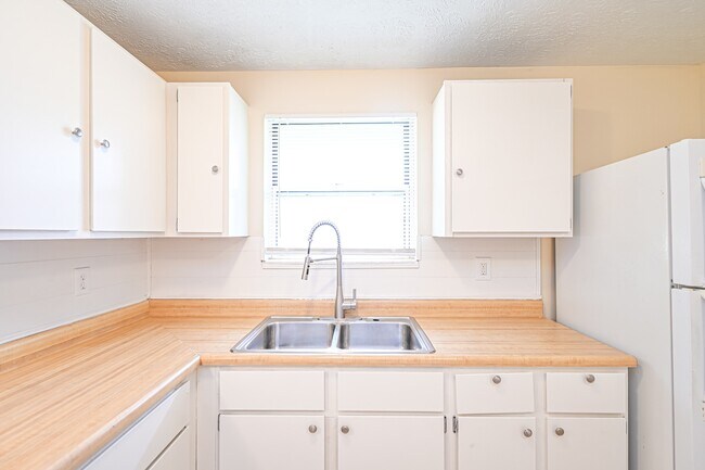 Building Photo - 6171 Little Creek Ct
