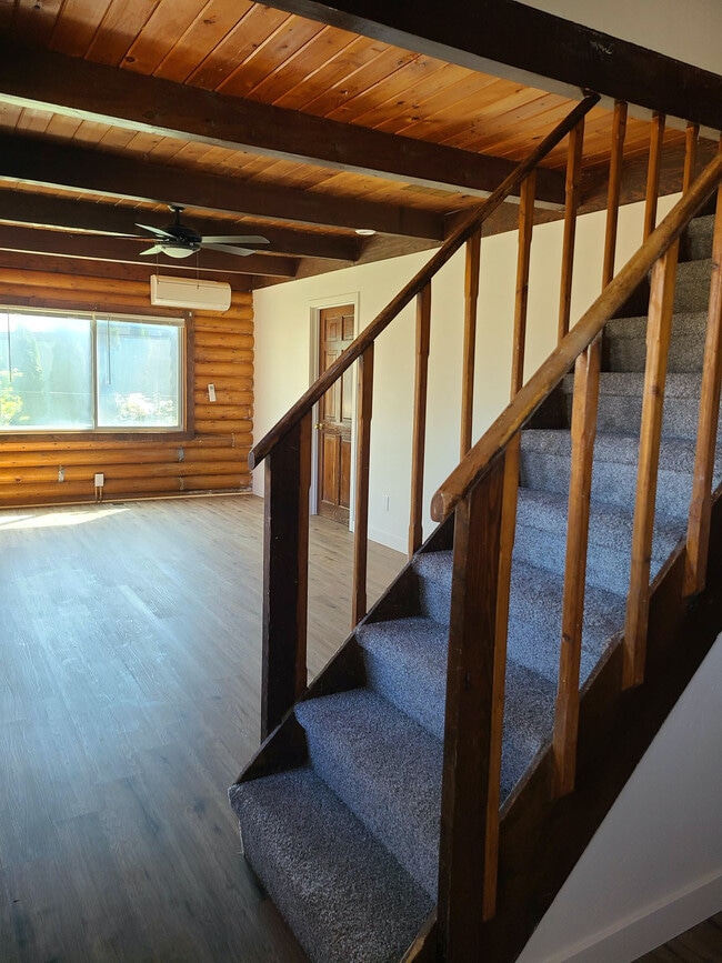 Building Photo - 15905 Ellis Ave