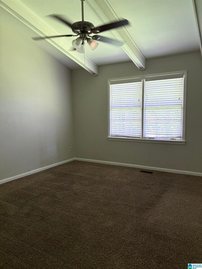 Building Photo - 933 Garrett Dr