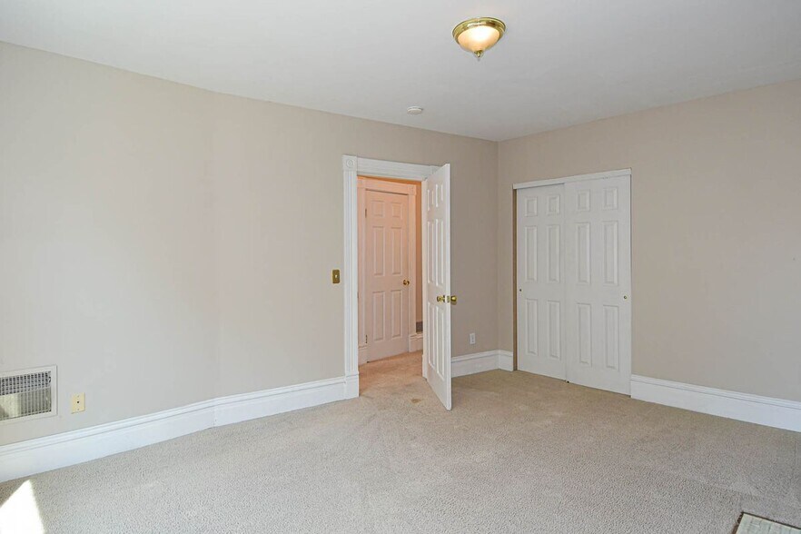 Building Photo - 2322 Virginia Ave