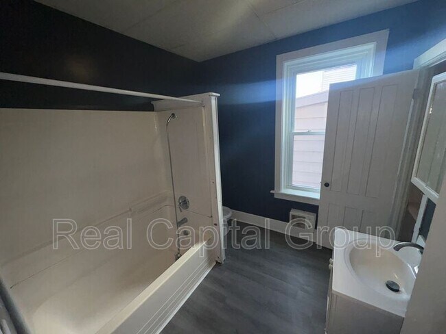 Building Photo - 22 Church St