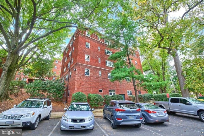 Building Photo - 1322 Fort Myer Dr