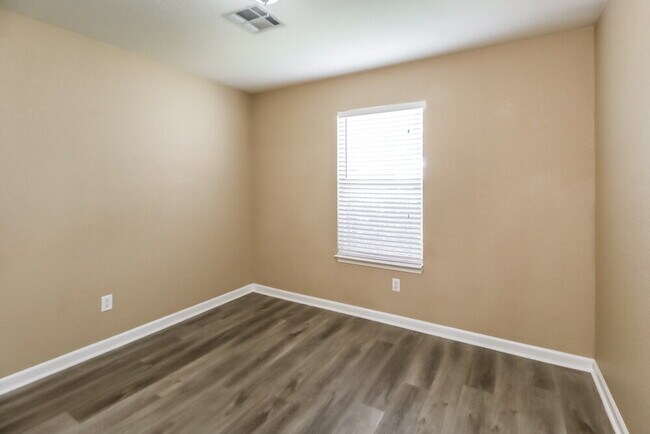 Building Photo - 10428 Bradford Way