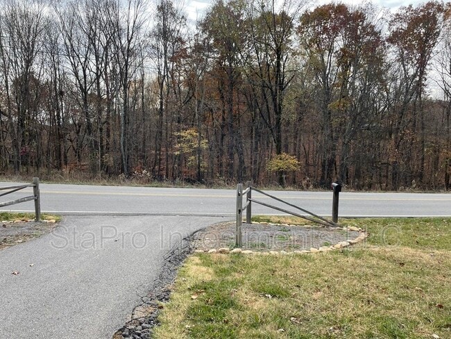 Building Photo - 65 McMurtry Rd