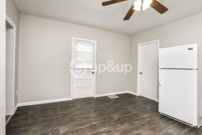 Building Photo - Fantastic 2bd/1ba home! Let yourself in!