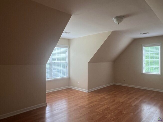 Building Photo - 136 Joycliff Cir