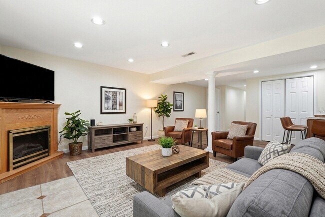 Building Photo - 1322 Hazel Nut Ct