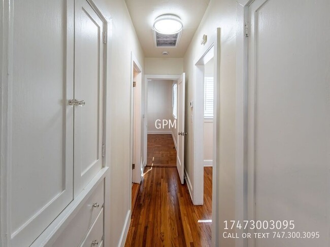 Building Photo - 1320 E Maple St