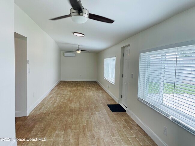 Building Photo - 508 Comanche Ave