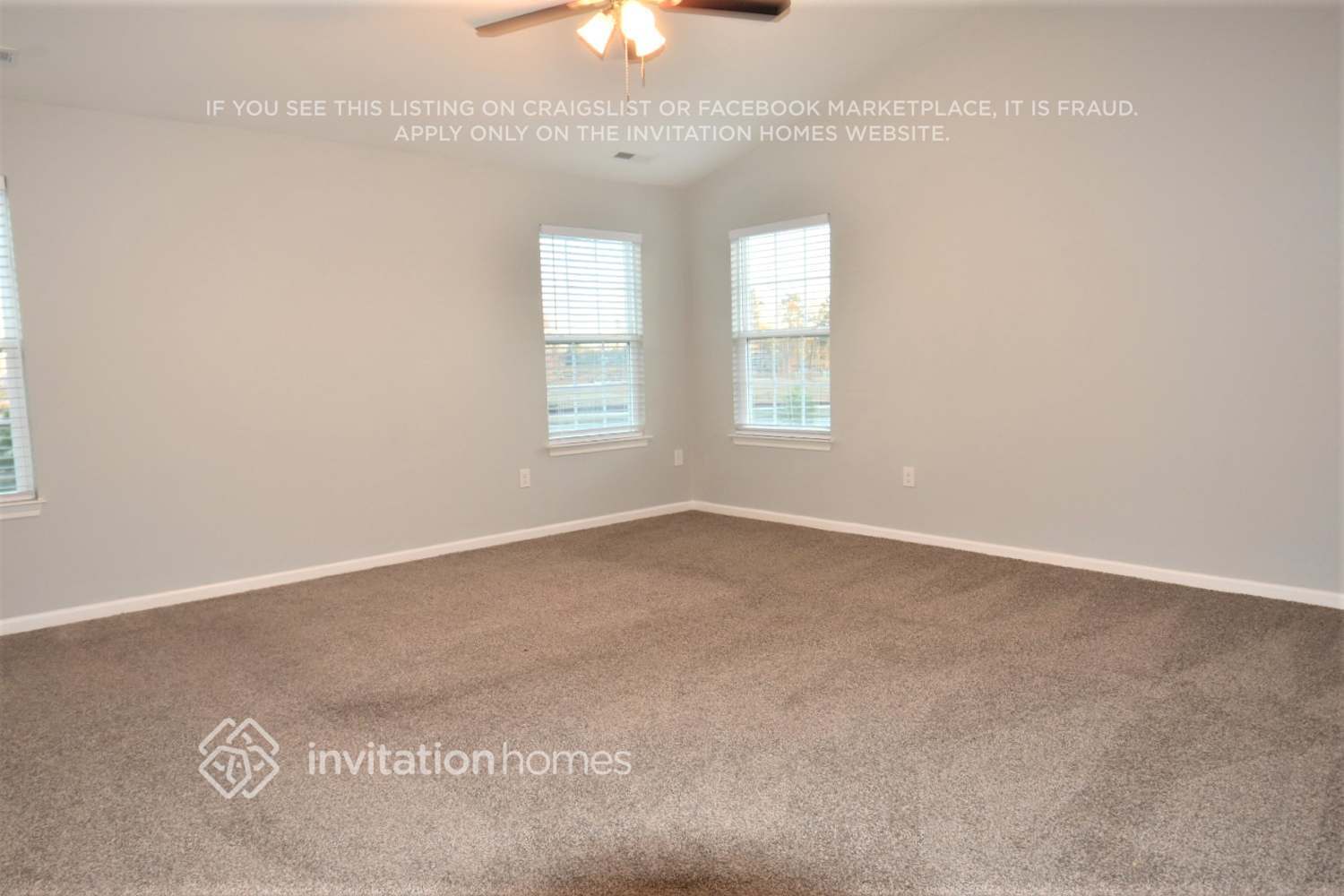 Building Photo - 237 S Great White Way