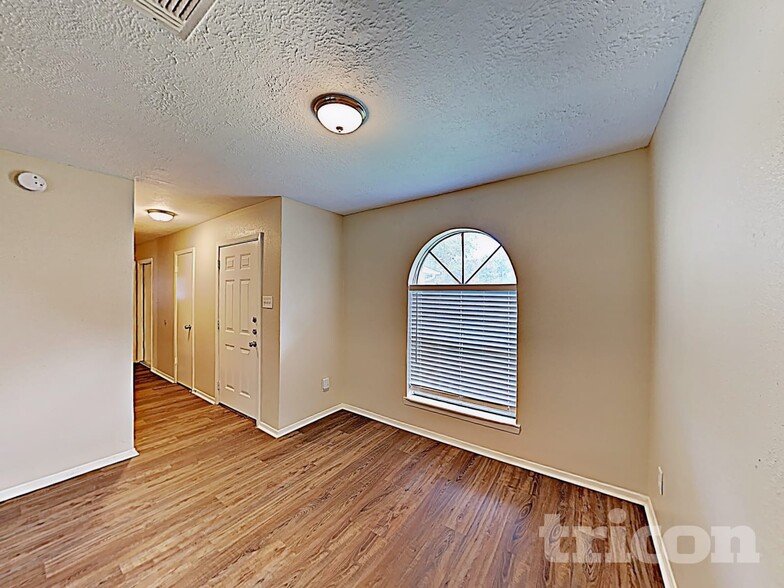 Building Photo - 2706 King James Ct