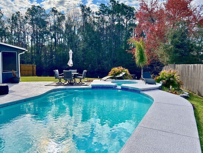 Building Photo - Charming 3-Bedroom Home with Modern Upgrad...