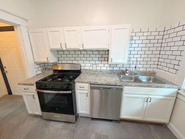 Building Photo - 1489 Faxon Ave
