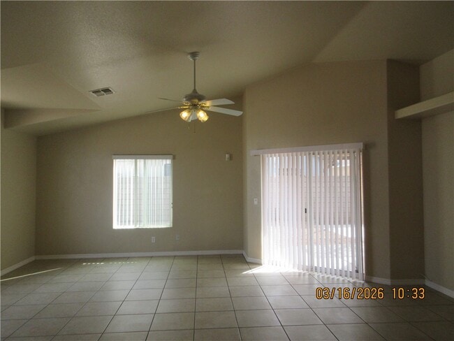 Building Photo - 3684 N Willow Rd