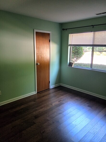 Building Photo - 2500 Topsfield Rd