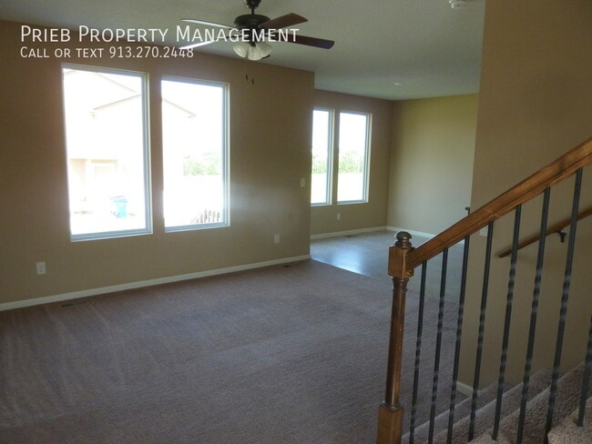 Building Photo - Persimmon Pointe Duplex - Available Septem...