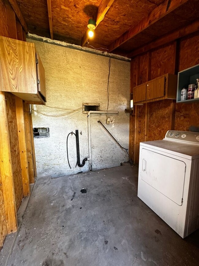 Building Photo - Historic District 2 bed 1 bath & Large Storage Unit near Friendship Garden of PHX