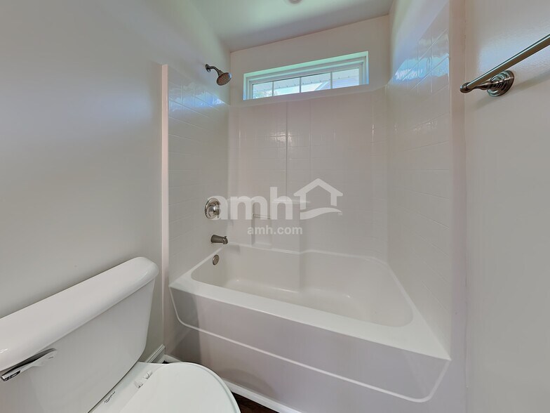 Building Photo - 362 Stonebridge Cir