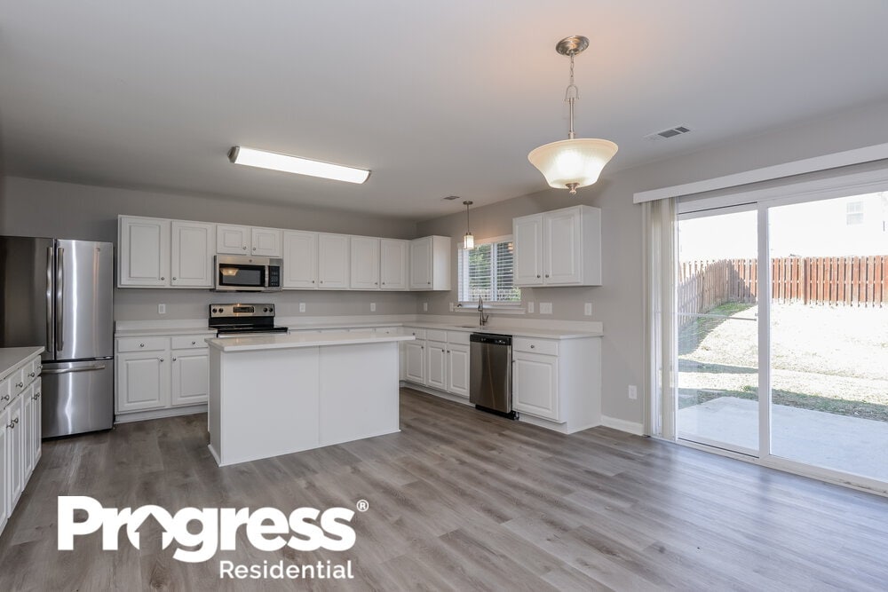 Building Photo - 12701 Cumberland Cove Dr