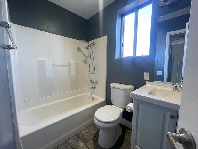 Building Photo - Kona Kai Community 2 Bedroom 1/5 Bath Corn...