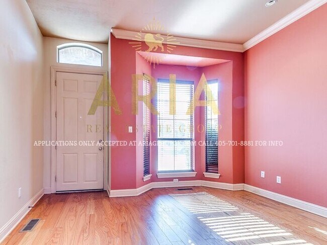 Building Photo - STUNNING 3 BED/2.5 BATH BROOKHAVEN DUPLEX!...